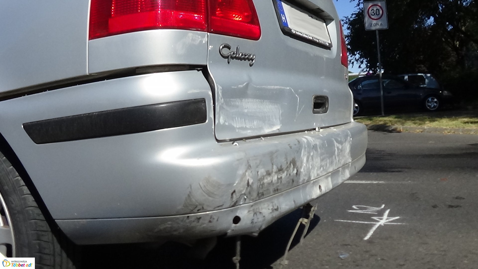 Két autó ütközött a Szegfű utcán szerda délelőtt