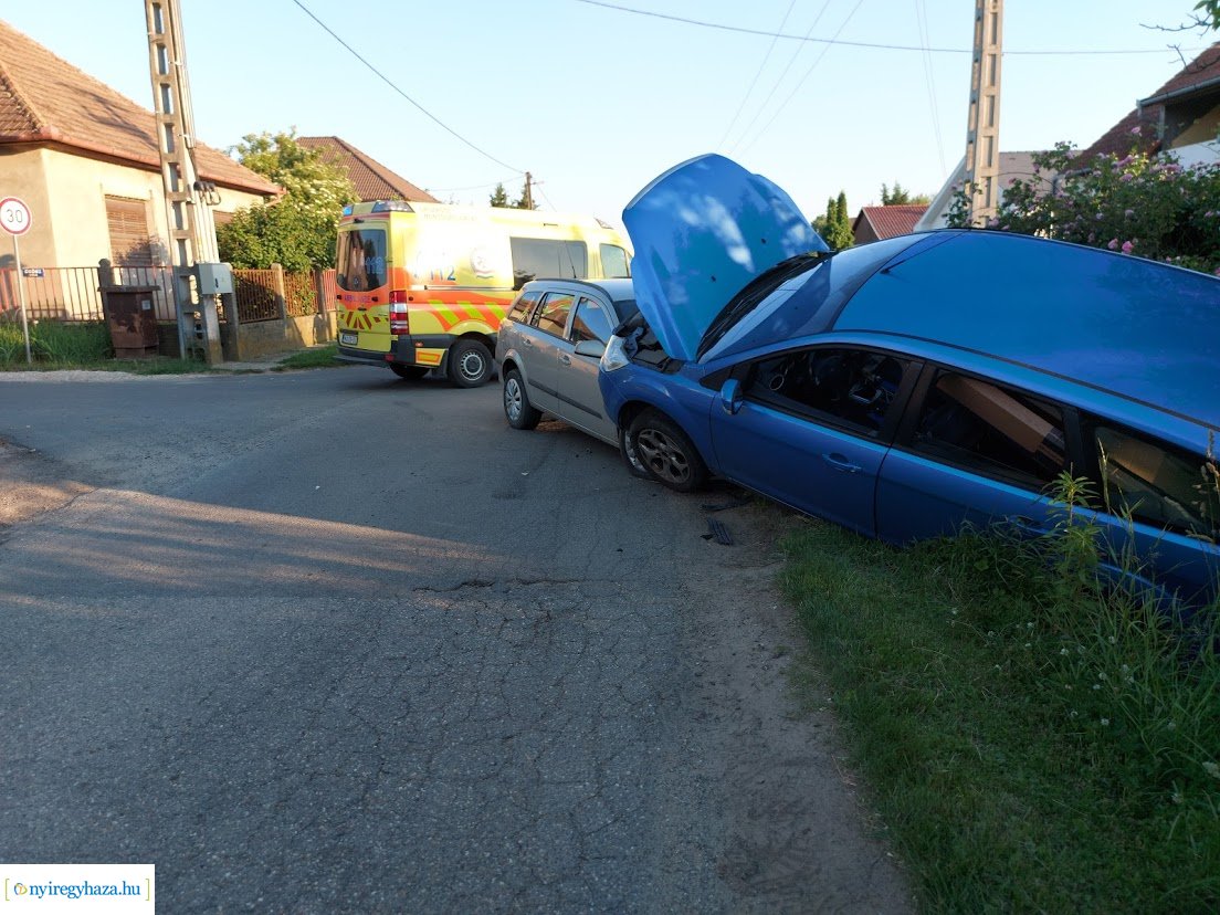 Két autó ütközött össze Nyírszőlő belterületén