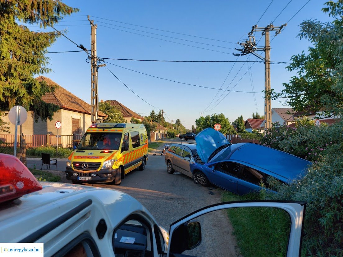 Két autó ütközött össze Nyírszőlő belterületén