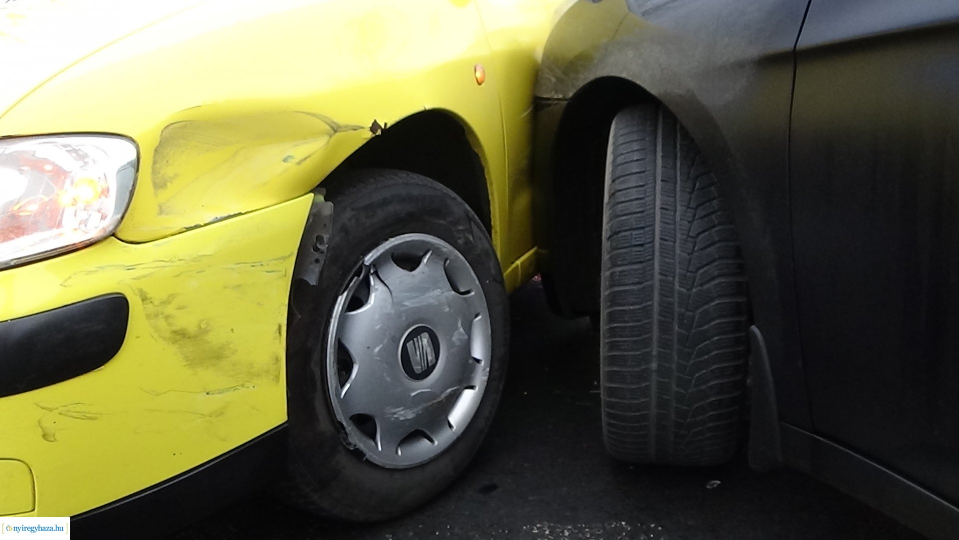 Két autó ütközött