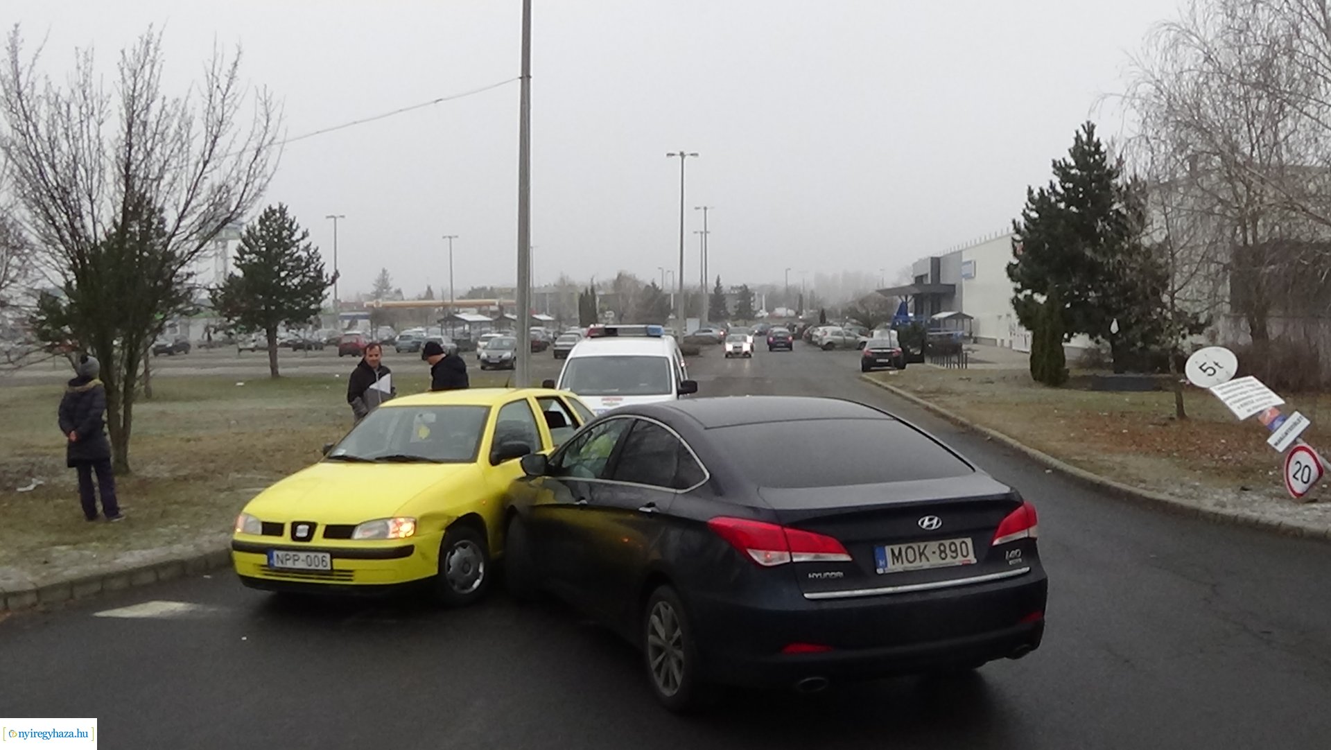 Két autó ütközött