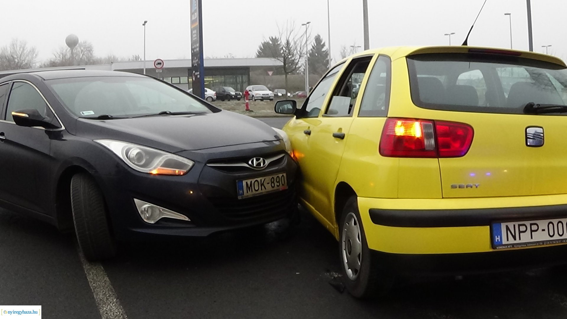 Két autó ütközött