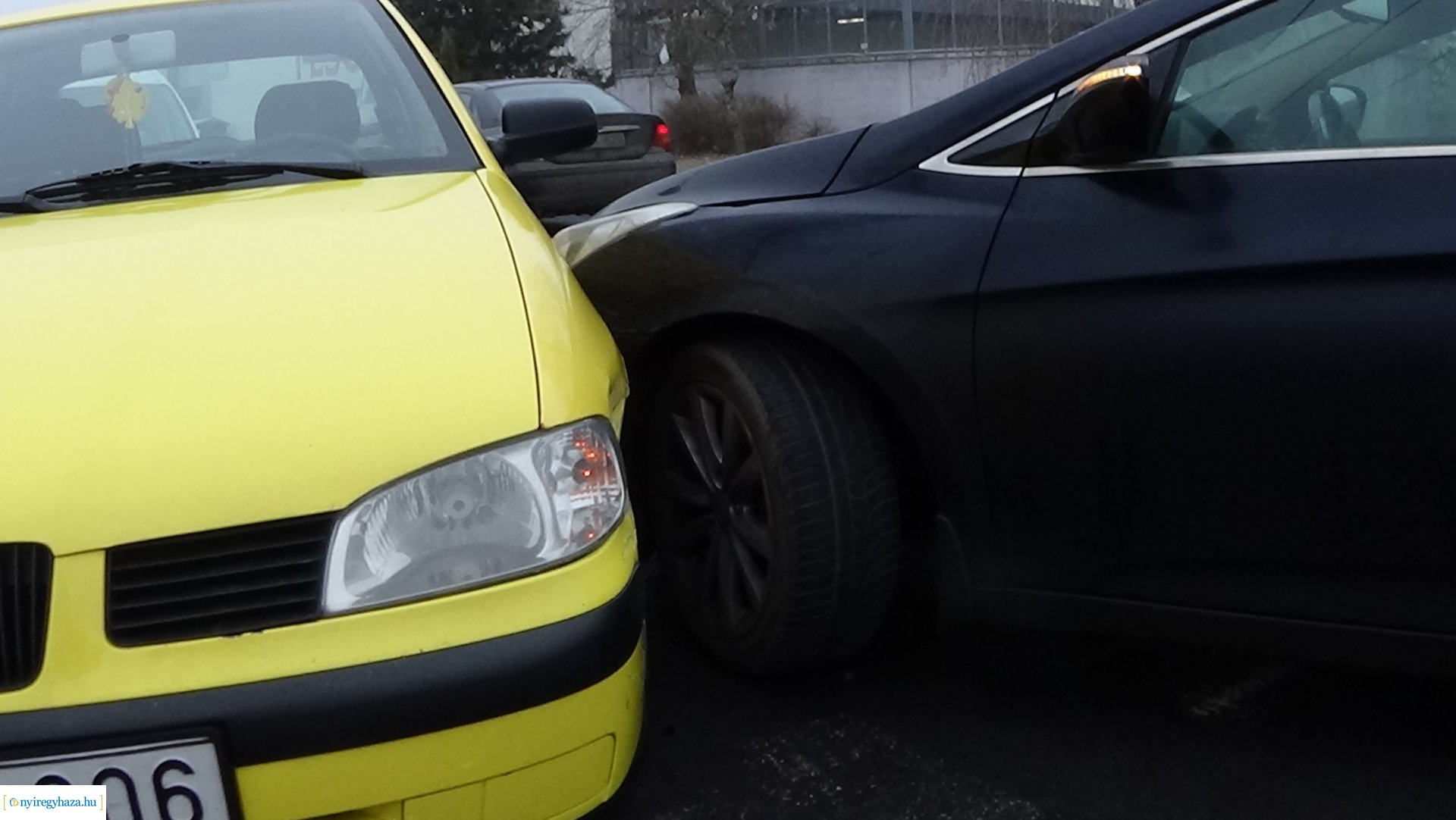 Két autó ütközött