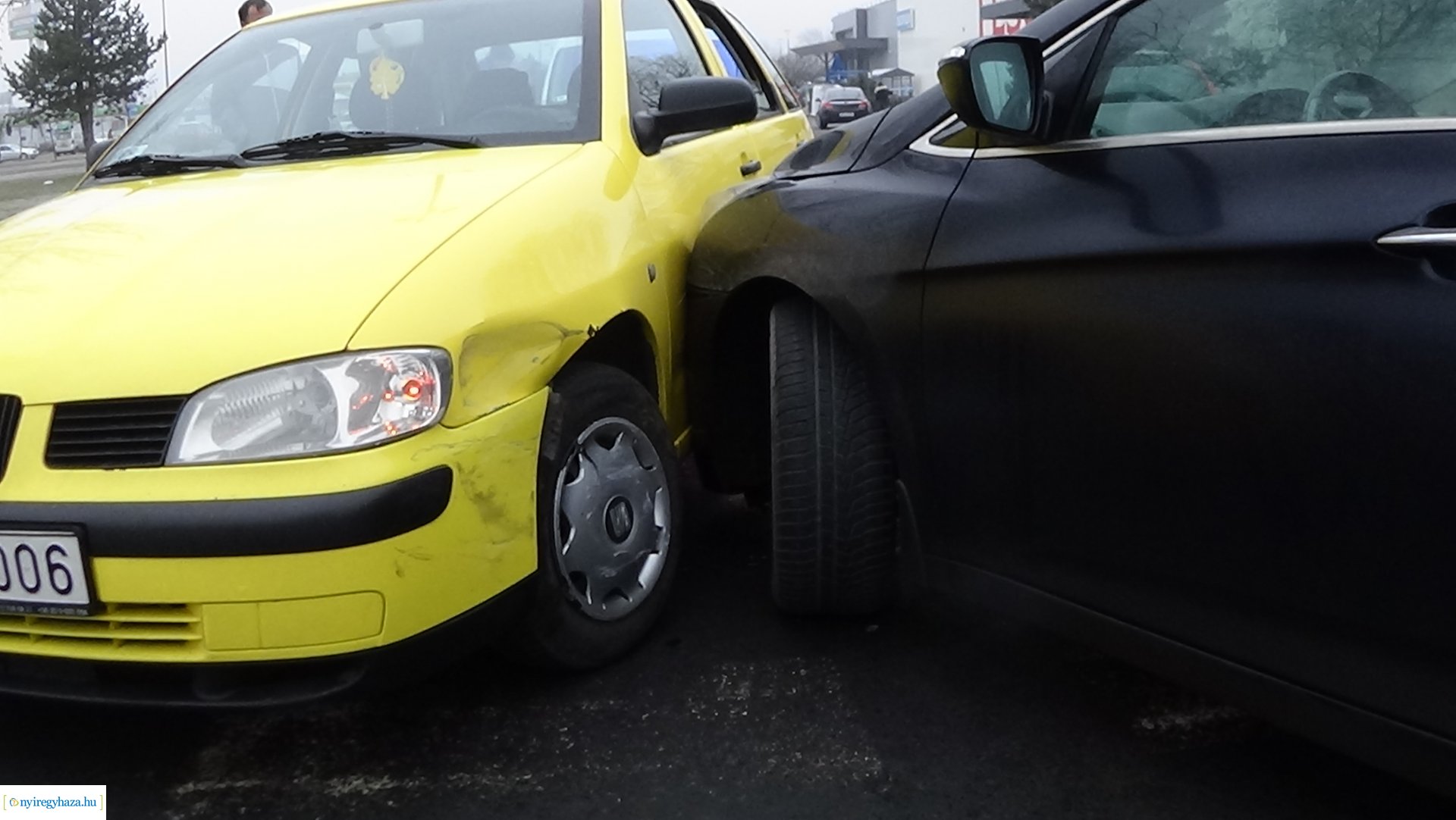 Két autó ütközött