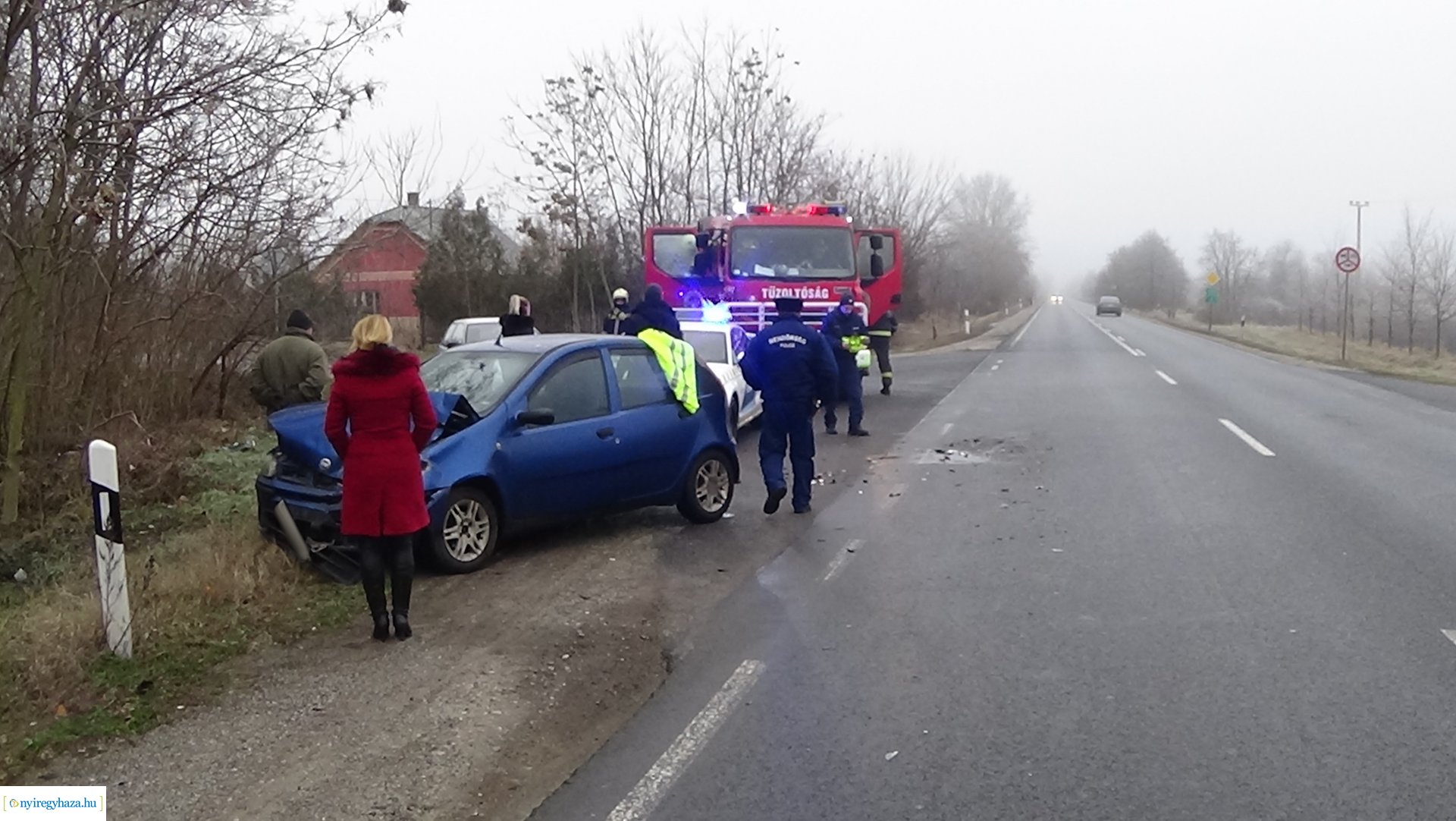 Két gépkocsi ütközött össze a 4-es főút 264-es és 265-ös kilométerszelvénye között