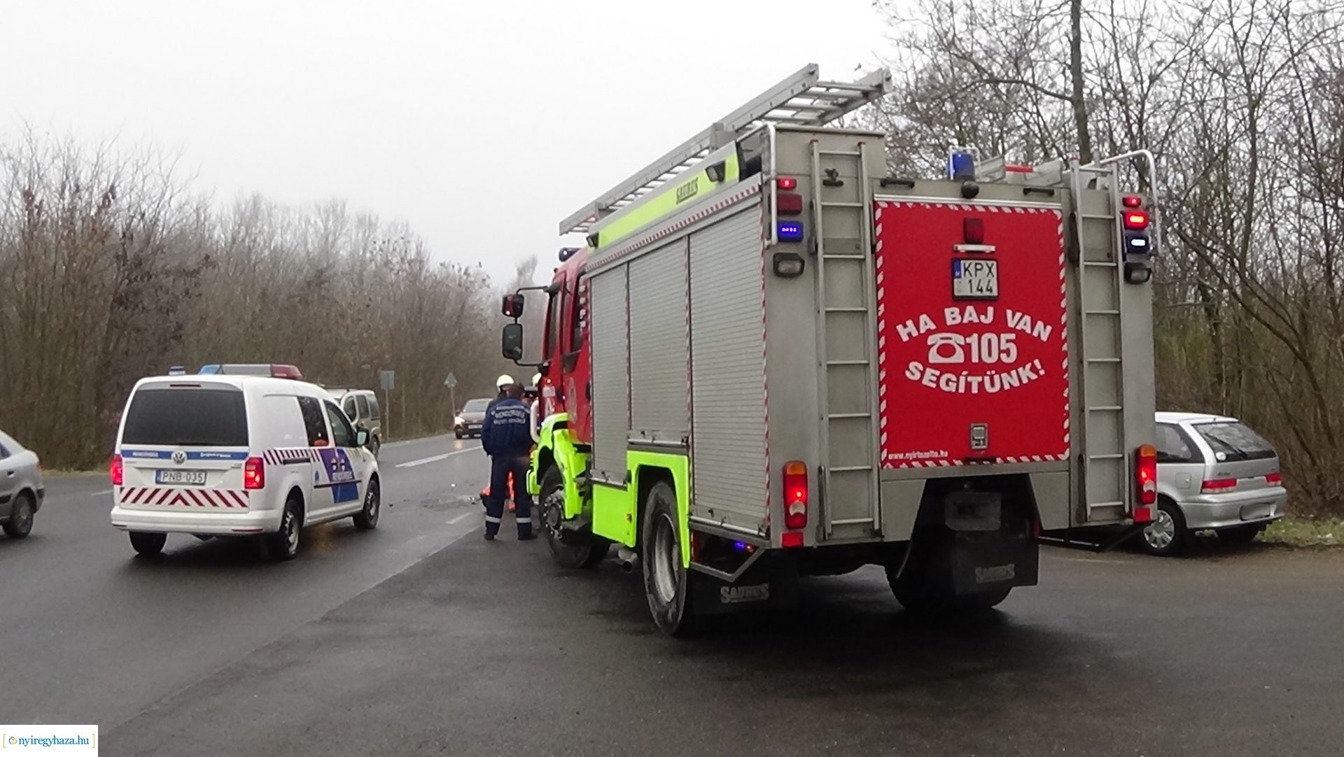 Két gépkocsi ütközött össze a 4-es főút 264-es és 265-ös kilométerszelvénye között