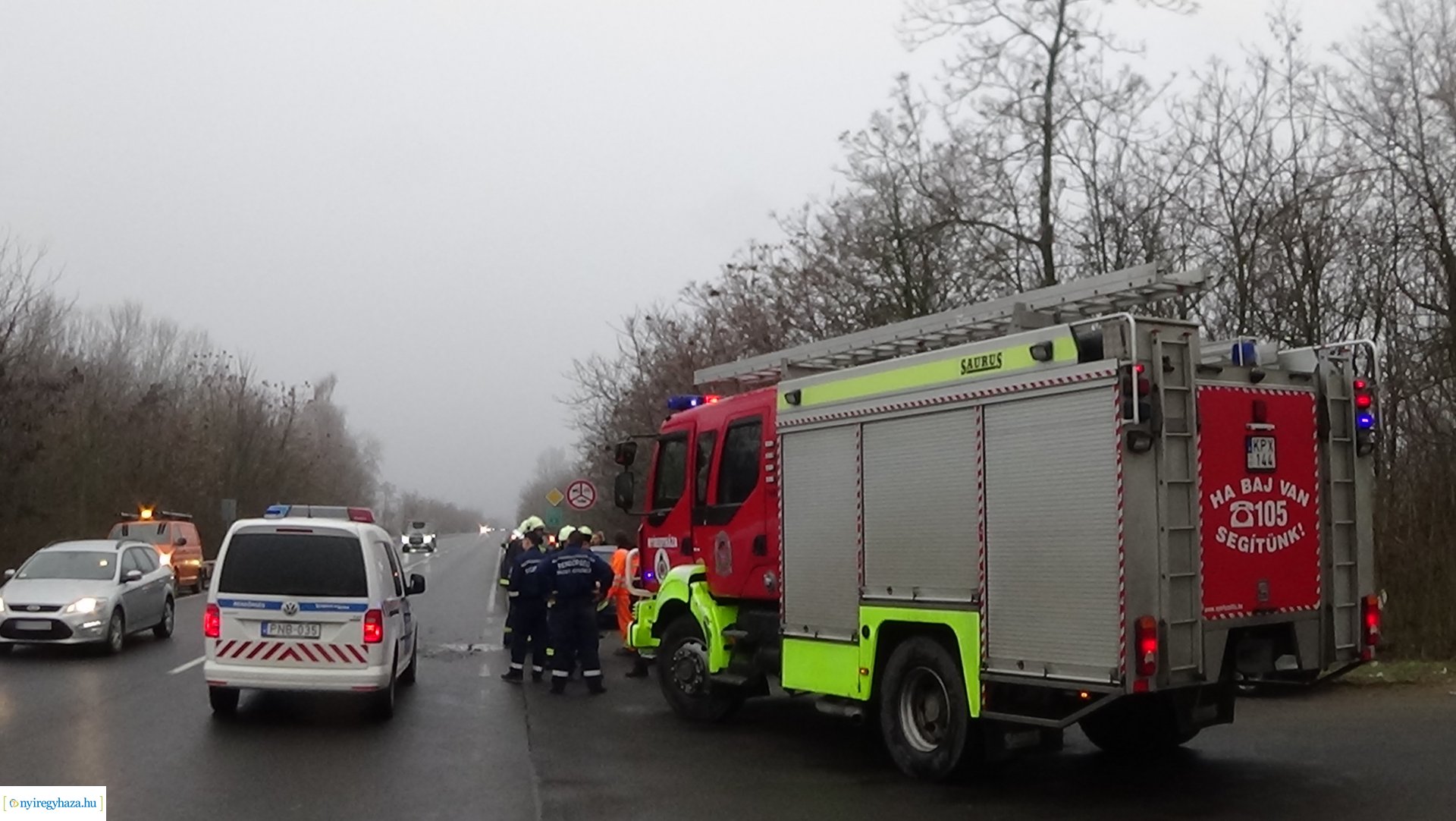 Két gépkocsi ütközött össze a 4-es főút 264-es és 265-ös kilométerszelvénye között