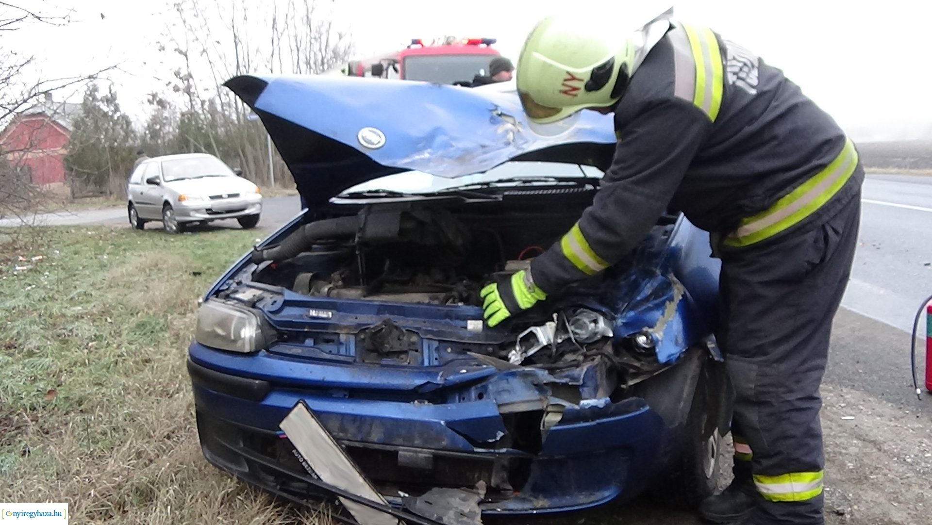 Két gépkocsi ütközött össze a 4-es főút 264-es és 265-ös kilométerszelvénye között