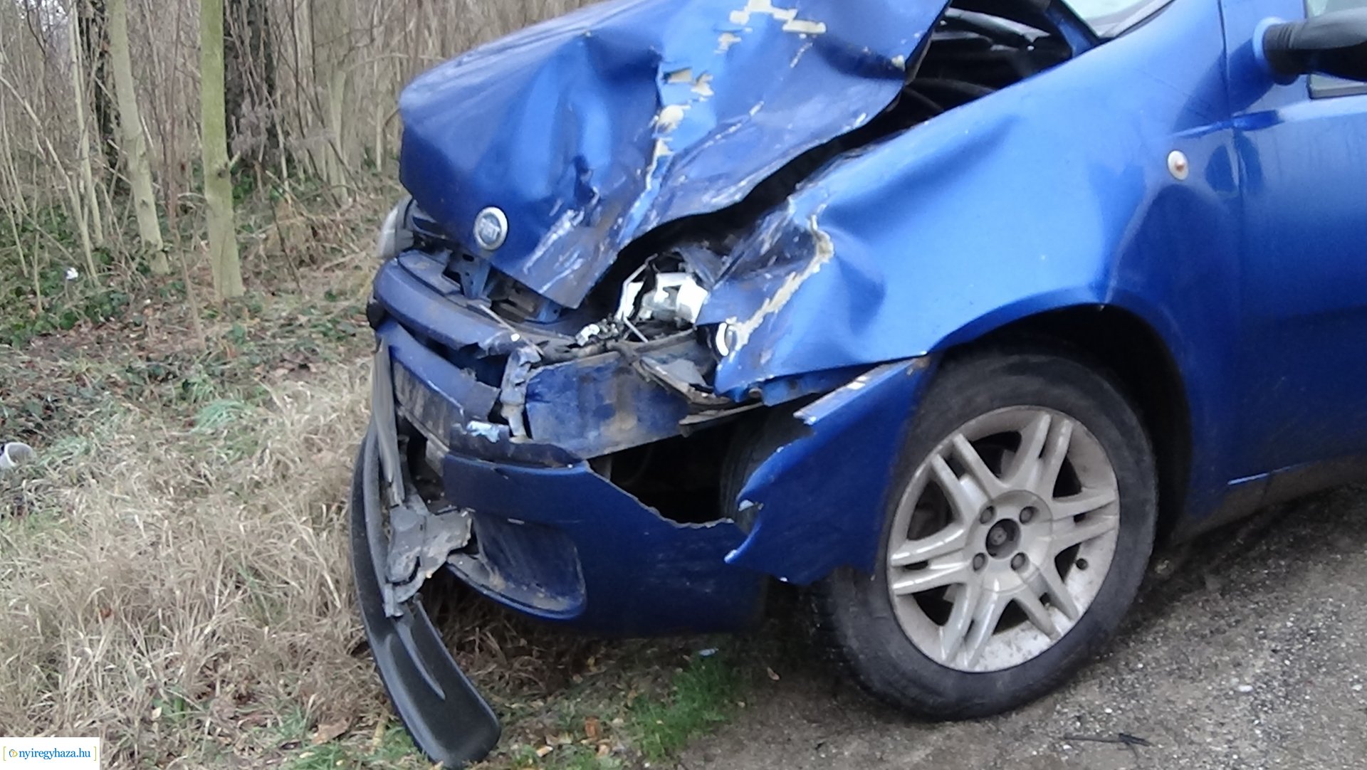 Két gépkocsi ütközött össze a 4-es főút 264-es és 265-ös kilométerszelvénye között