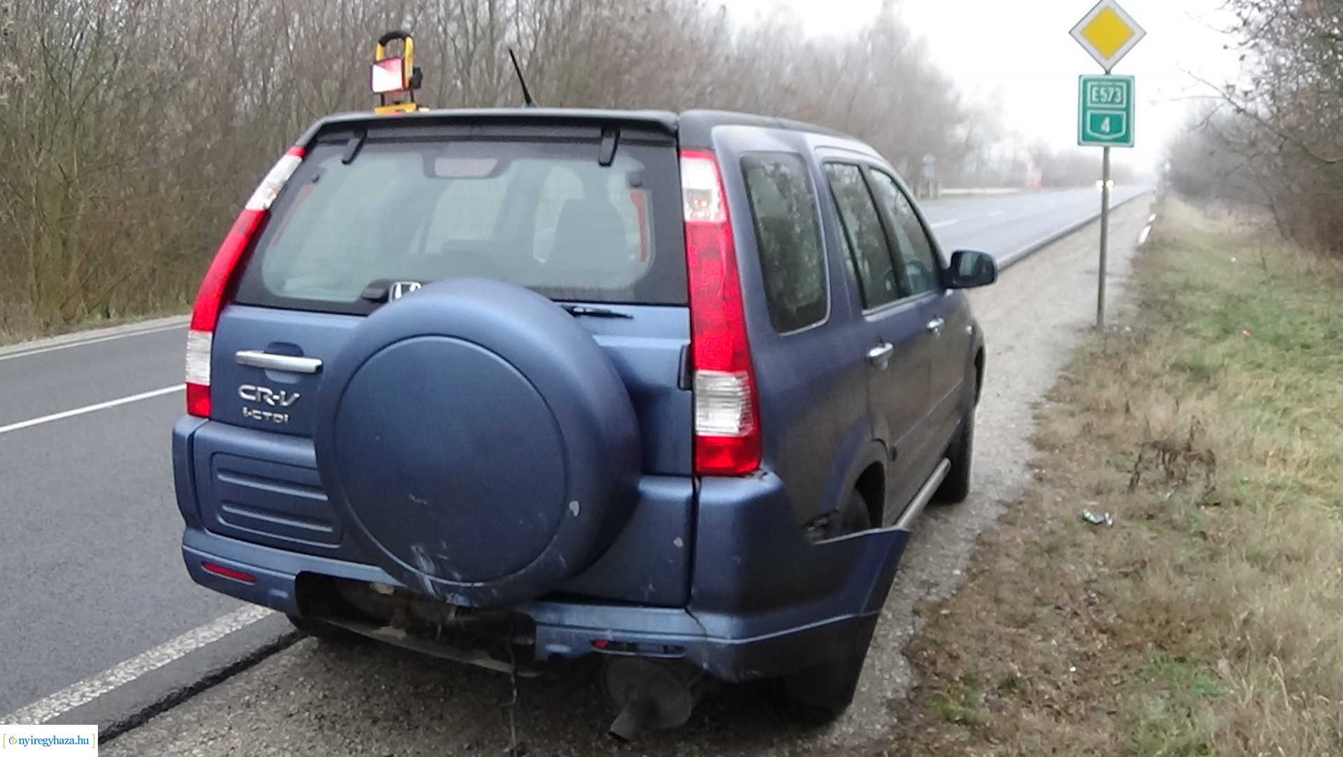 Két gépkocsi ütközött össze a 4-es főút 264-es és 265-ös kilométerszelvénye között