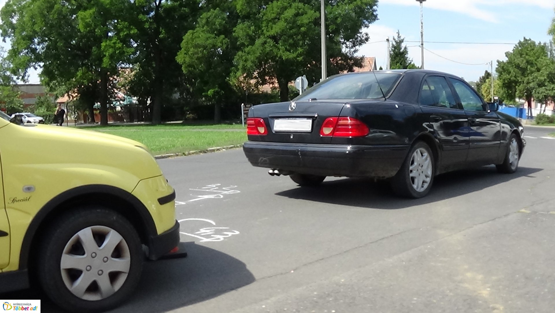 Két személygépkocsi ütközött a Fazekas János téren 
