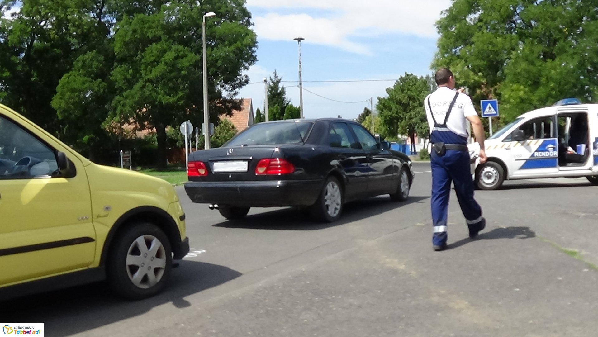 Két személygépkocsi ütközött a Fazekas János téren 