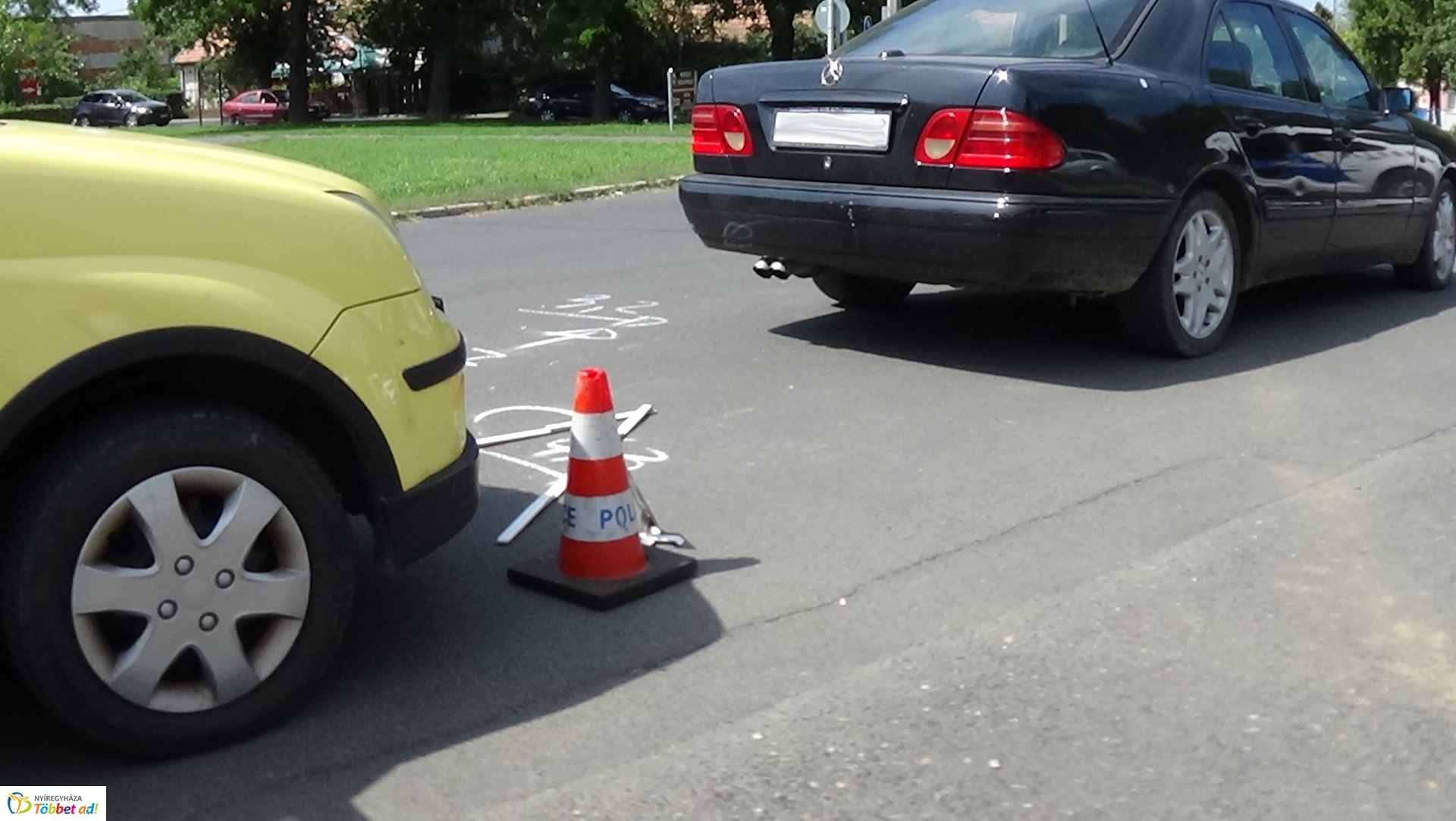 Két személygépkocsi ütközött a Fazekas János téren 