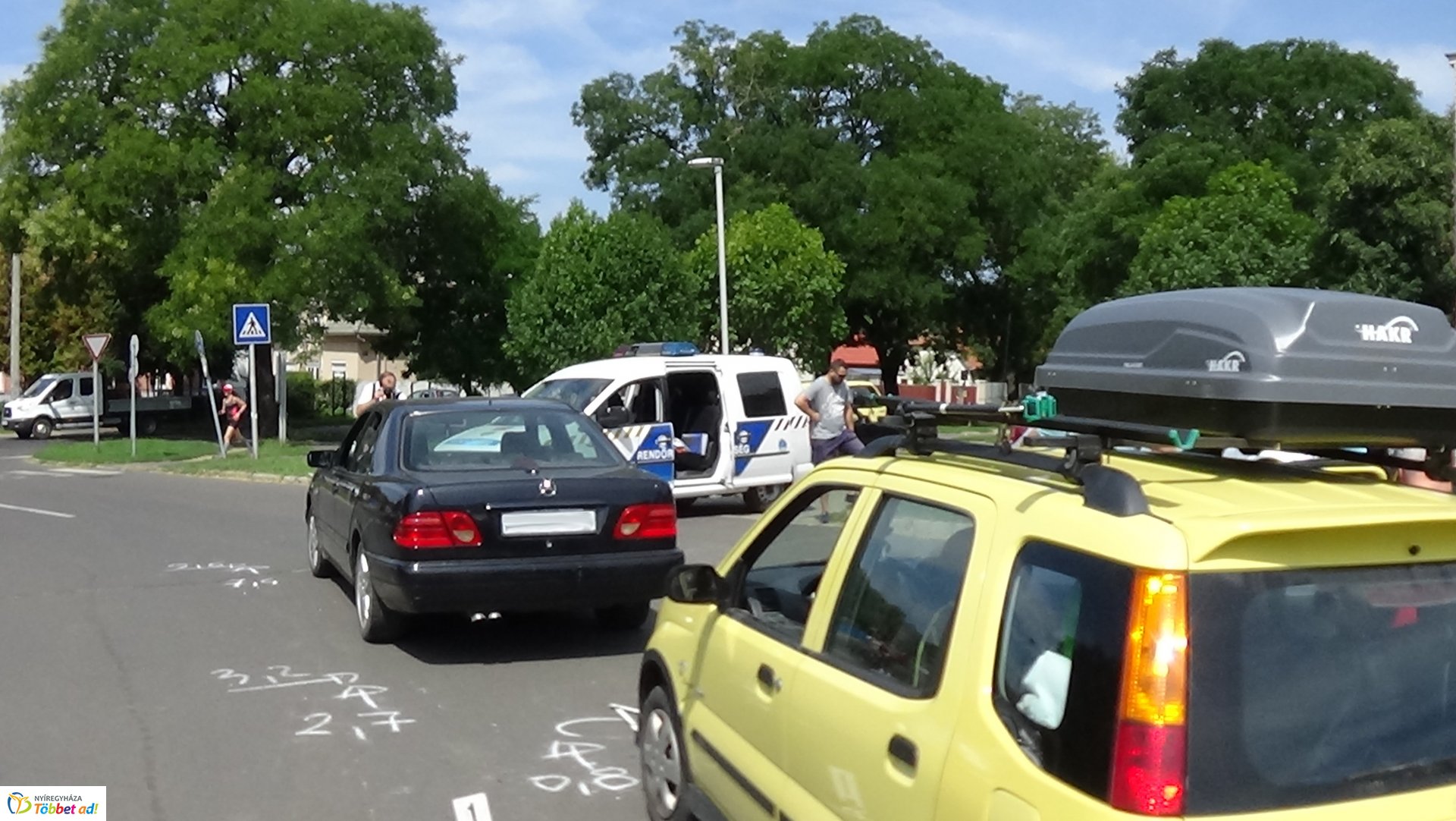 Két személygépkocsi ütközött a Fazekas János téren 