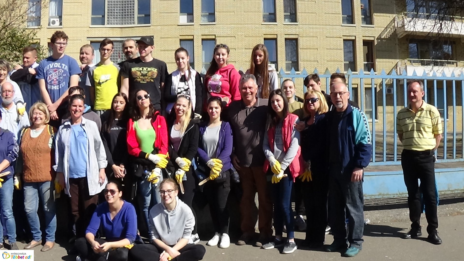 Kétszáz méteren újult meg a Jósa András Oktatókórház kerítése