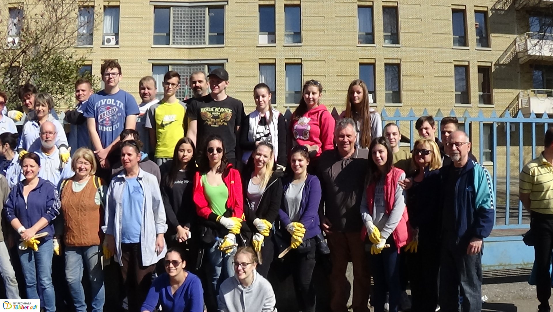 Kétszáz méteren újult meg a Jósa András Oktatókórház kerítése