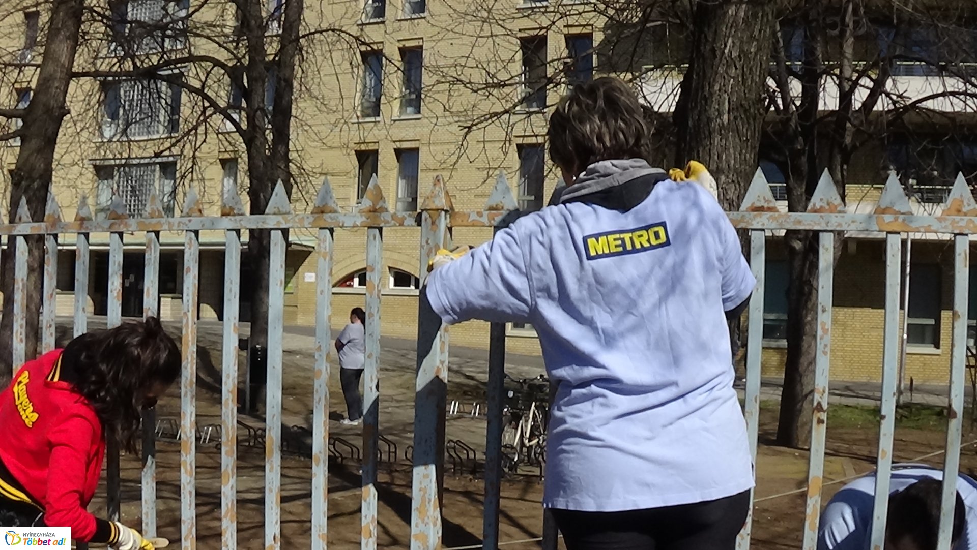 Kétszáz méteren újult meg a Jósa András Oktatókórház kerítése