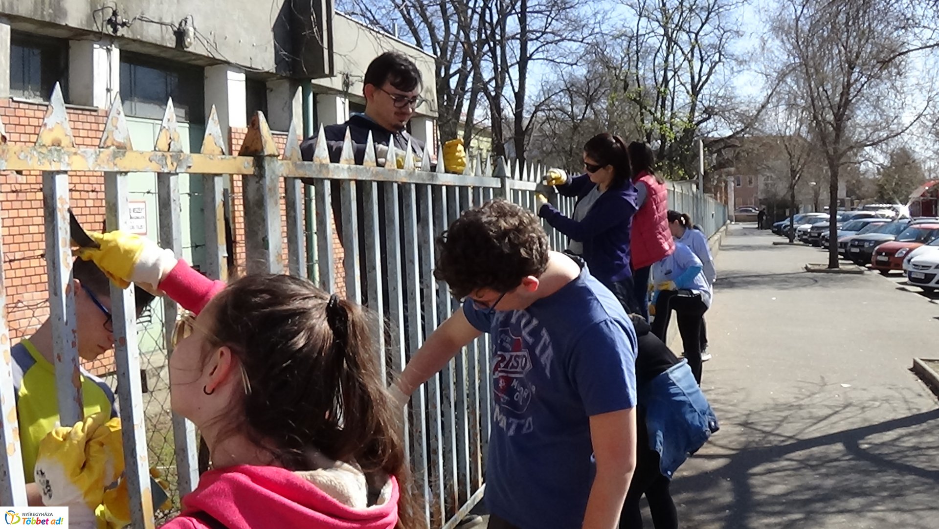 Kétszáz méteren újult meg a Jósa András Oktatókórház kerítése