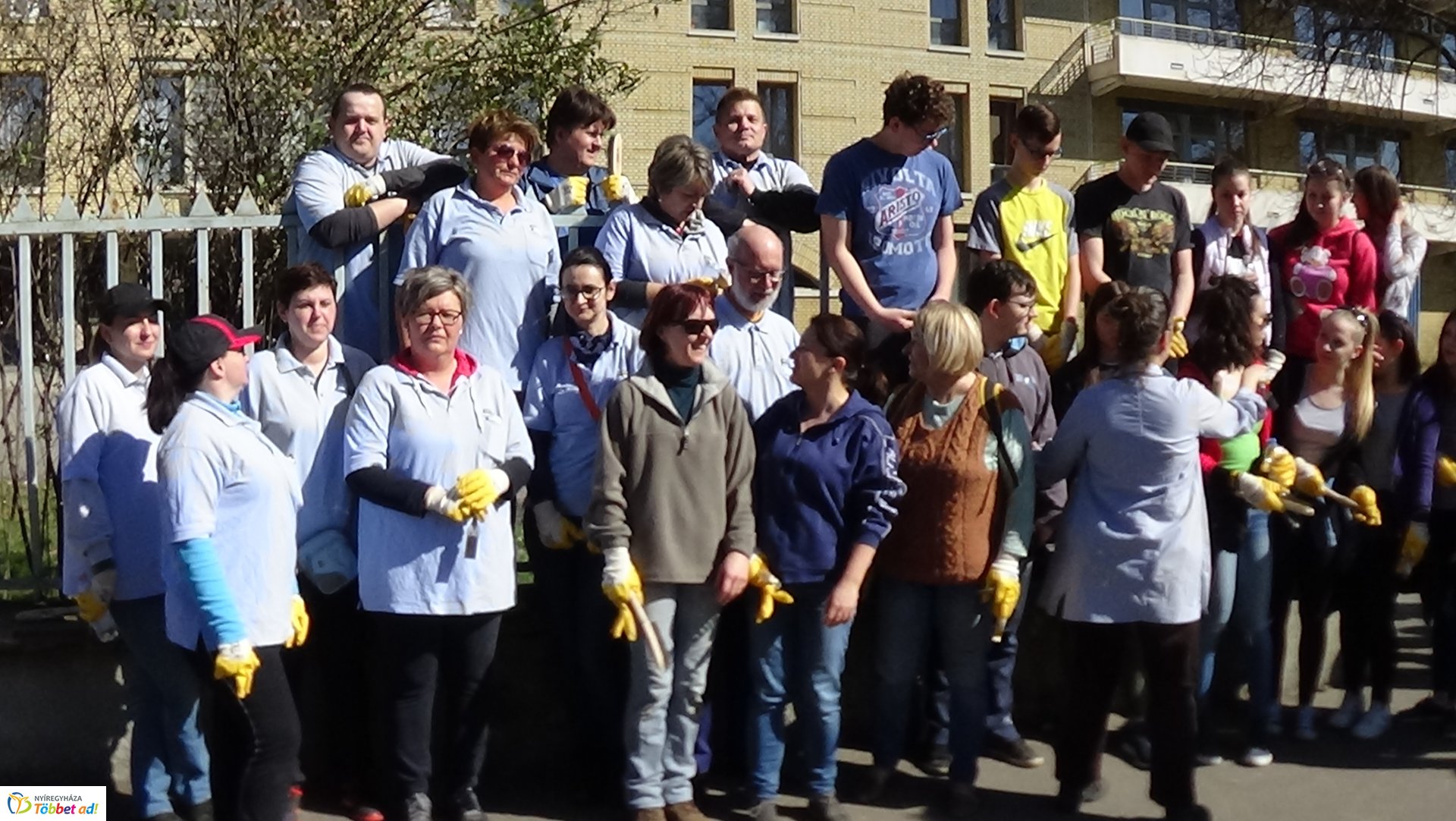 Kétszáz méteren újult meg a Jósa András Oktatókórház kerítése