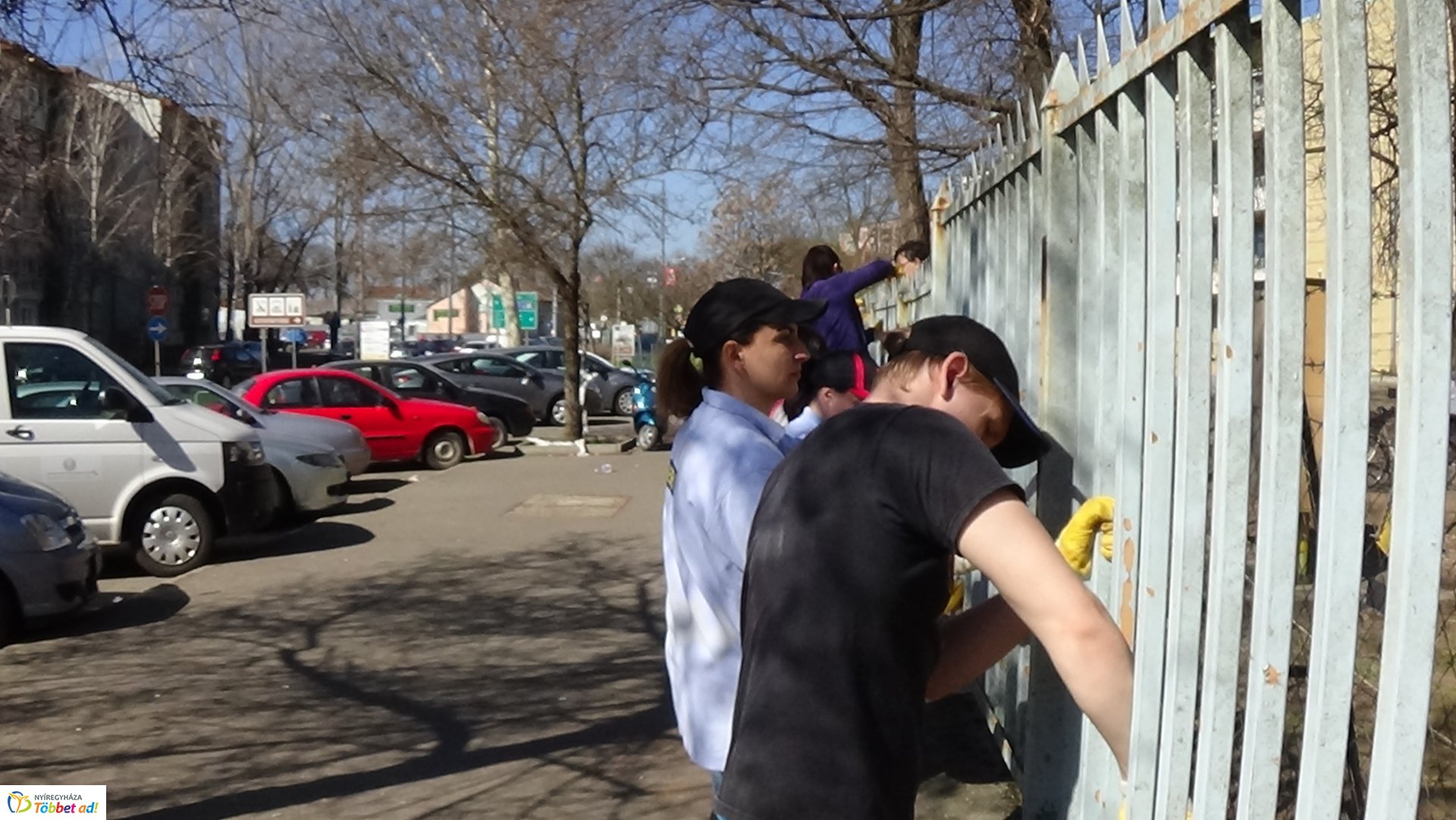 Kétszáz méteren újult meg a Jósa András Oktatókórház kerítése