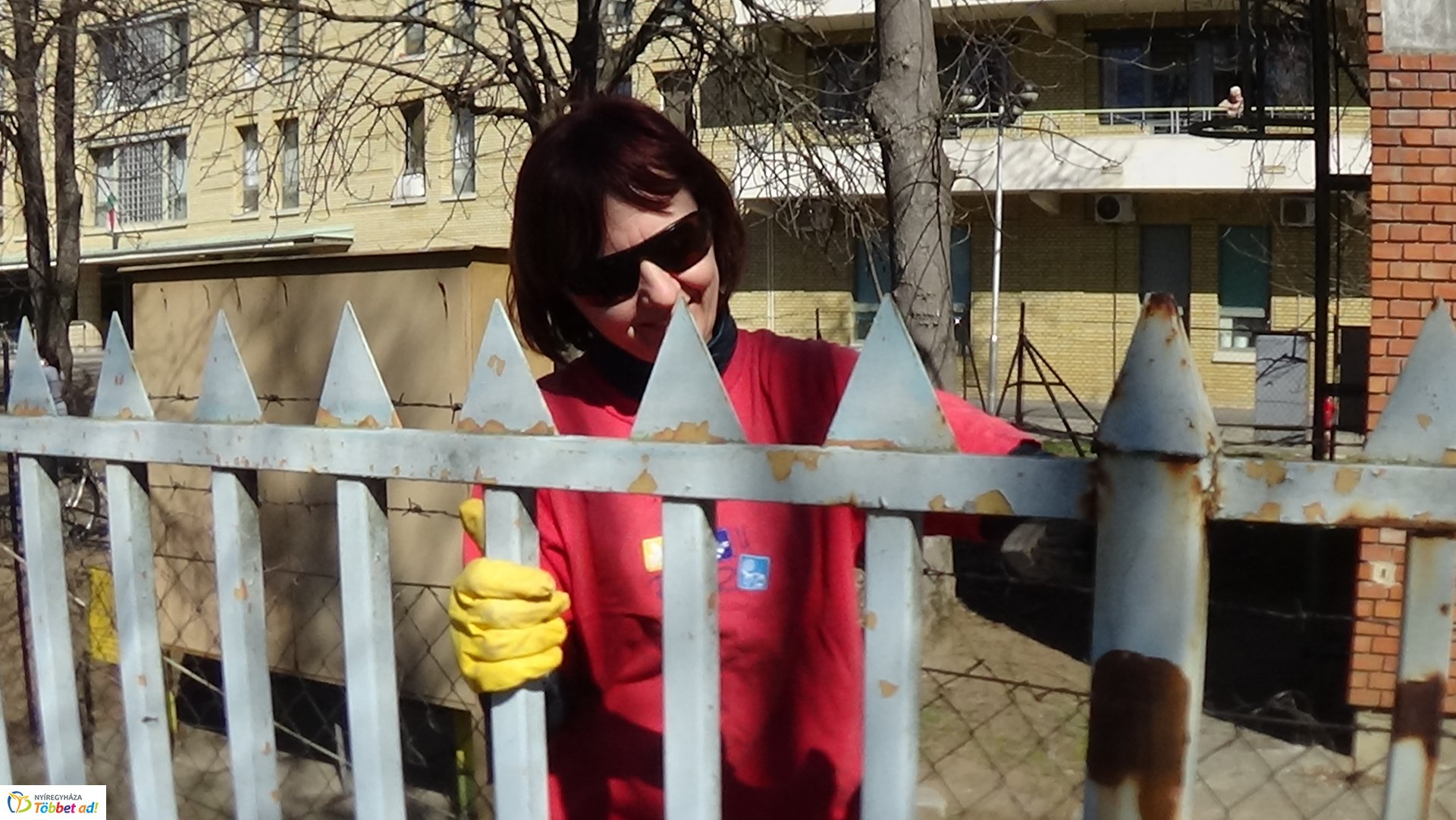 Kétszáz méteren újult meg a Jósa András Oktatókórház kerítése