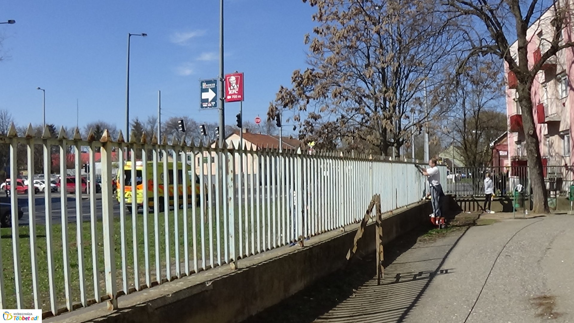 Kétszáz méteren újult meg a Jósa András Oktatókórház kerítése