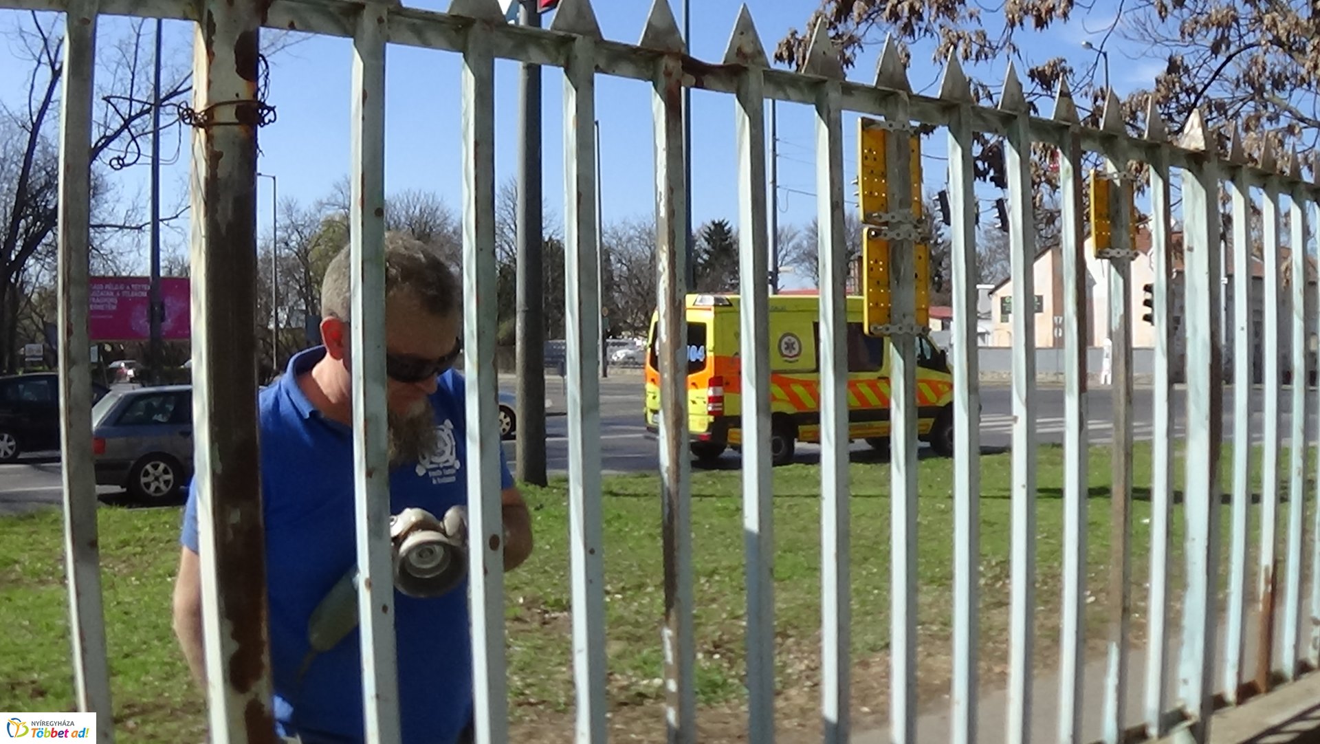 Kétszáz méteren újult meg a Jósa András Oktatókórház kerítése
