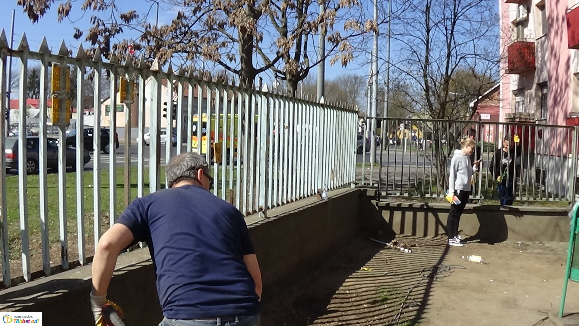 Kétszáz méteren újult meg a Jósa András Oktatókórház kerítése