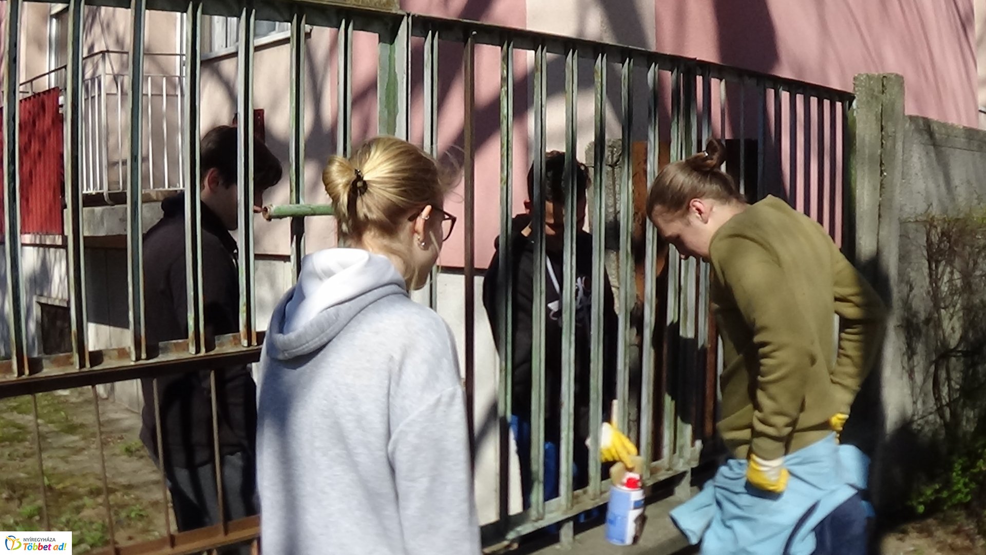 Kétszáz méteren újult meg a Jósa András Oktatókórház kerítése