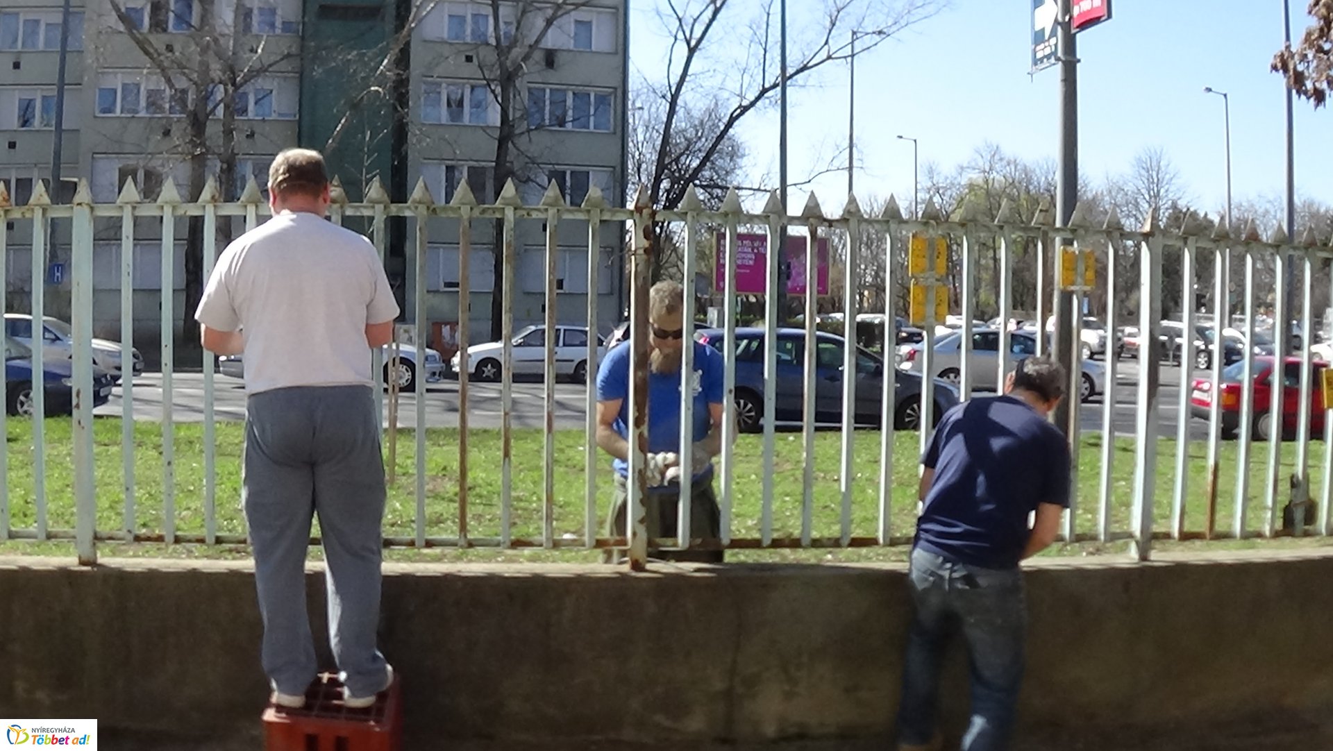 Kétszáz méteren újult meg a Jósa András Oktatókórház kerítése