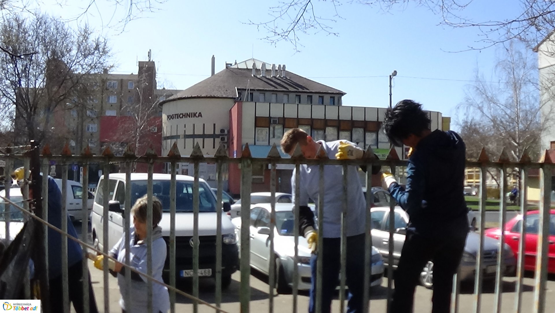 Kétszáz méteren újult meg a Jósa András Oktatókórház kerítése