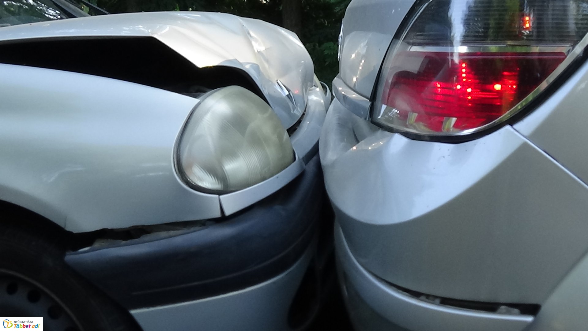 Ketten megsérültek a Nagyszállásnál történt balesetben