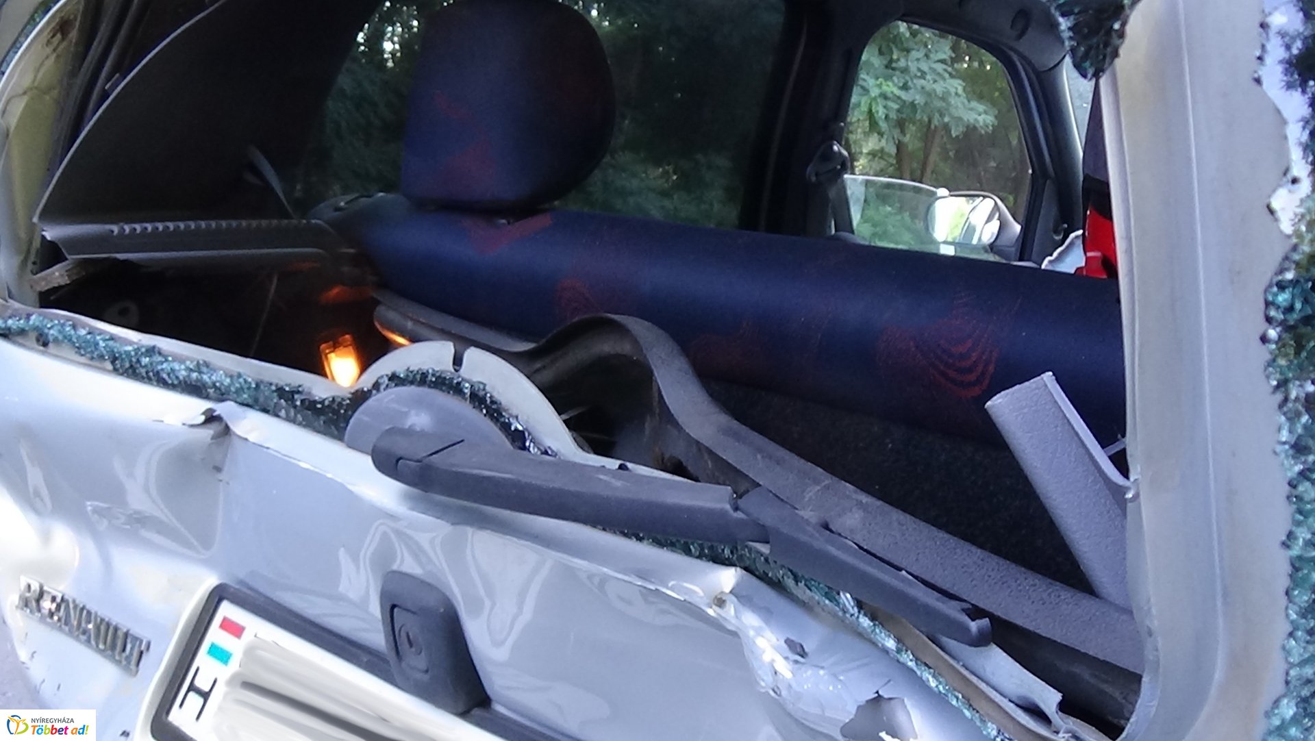 Ketten megsérültek a Nagyszállásnál történt balesetben