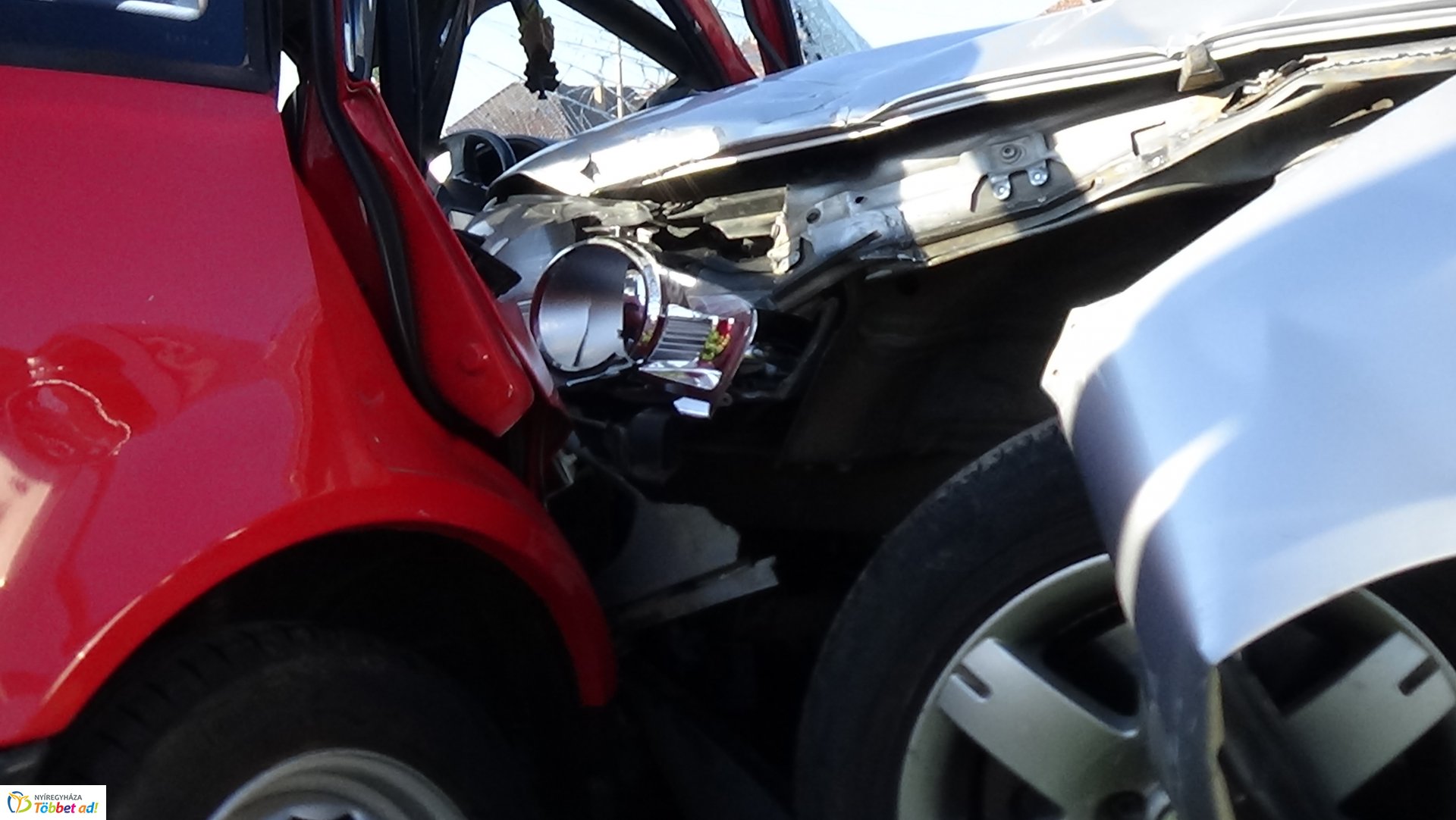 Ketten megsérültek a nyírtelki balesetben