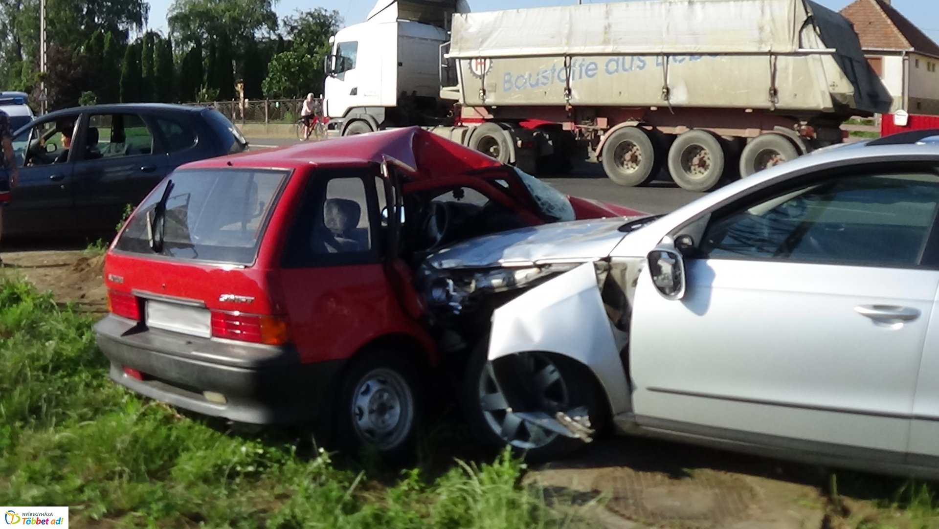 Ketten megsérültek a nyírtelki balesetben