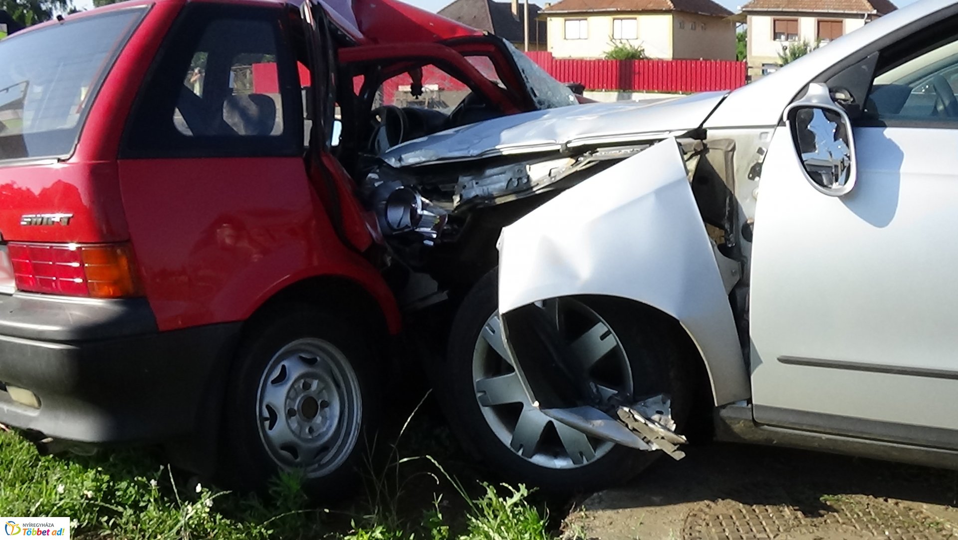 Ketten megsérültek a nyírtelki balesetben