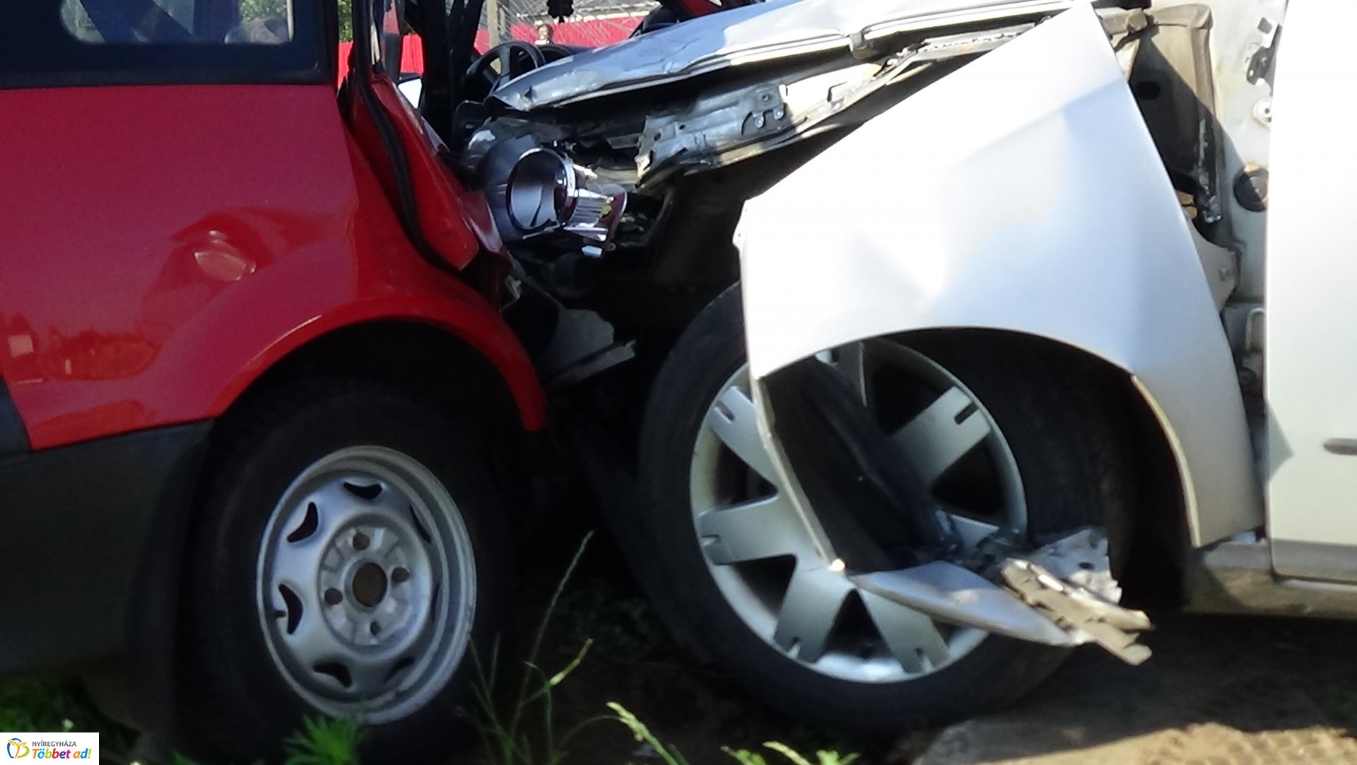 Ketten megsérültek a nyírtelki balesetben