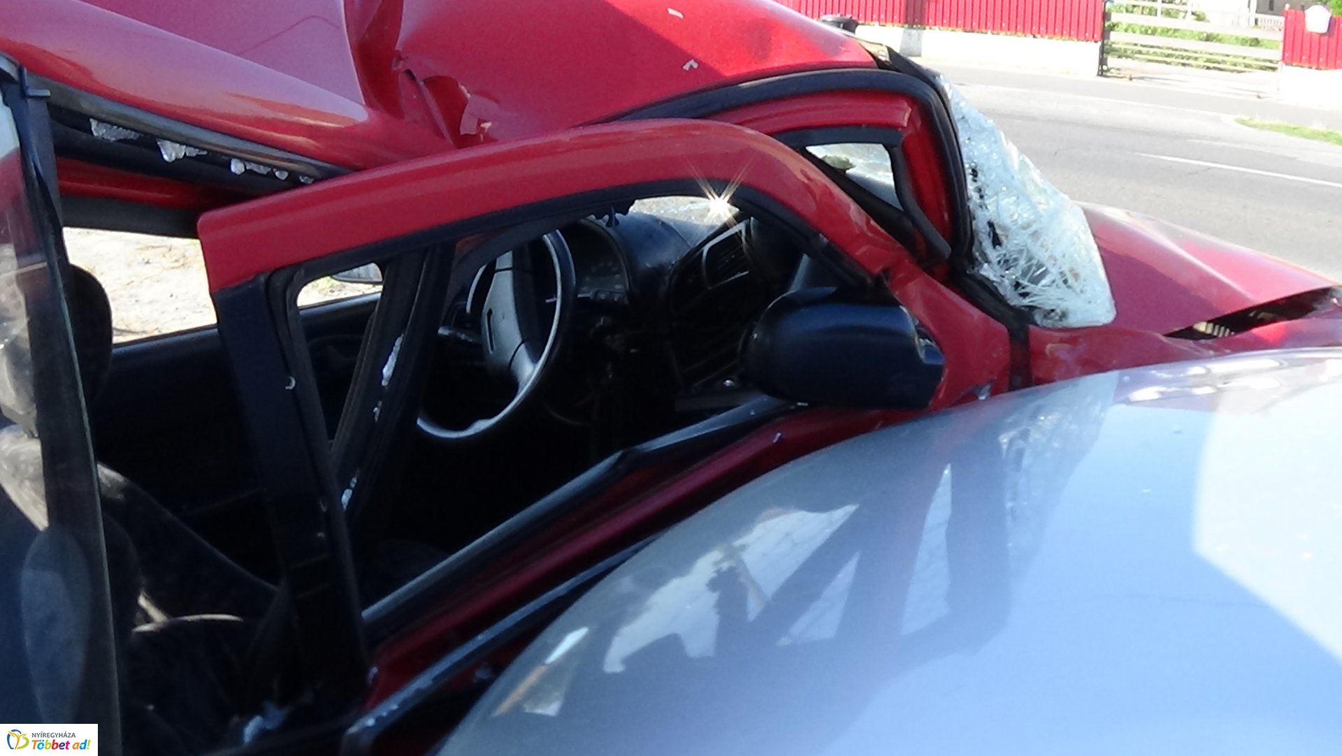 Ketten megsérültek a nyírtelki balesetben