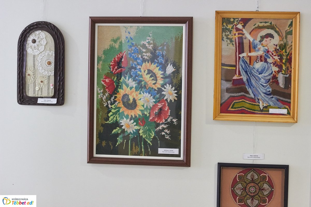 Kézimunka kiállítás a művelődési házban