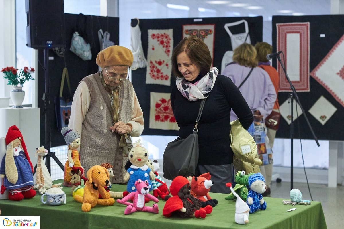 Kézimunka kiállítás a művelődési házban