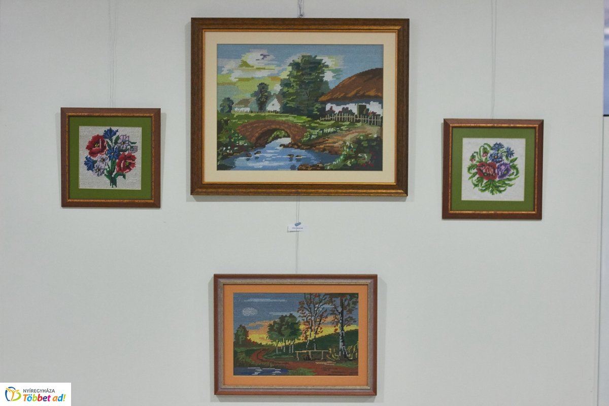 Kézimunka kiállítás a művelődési házban