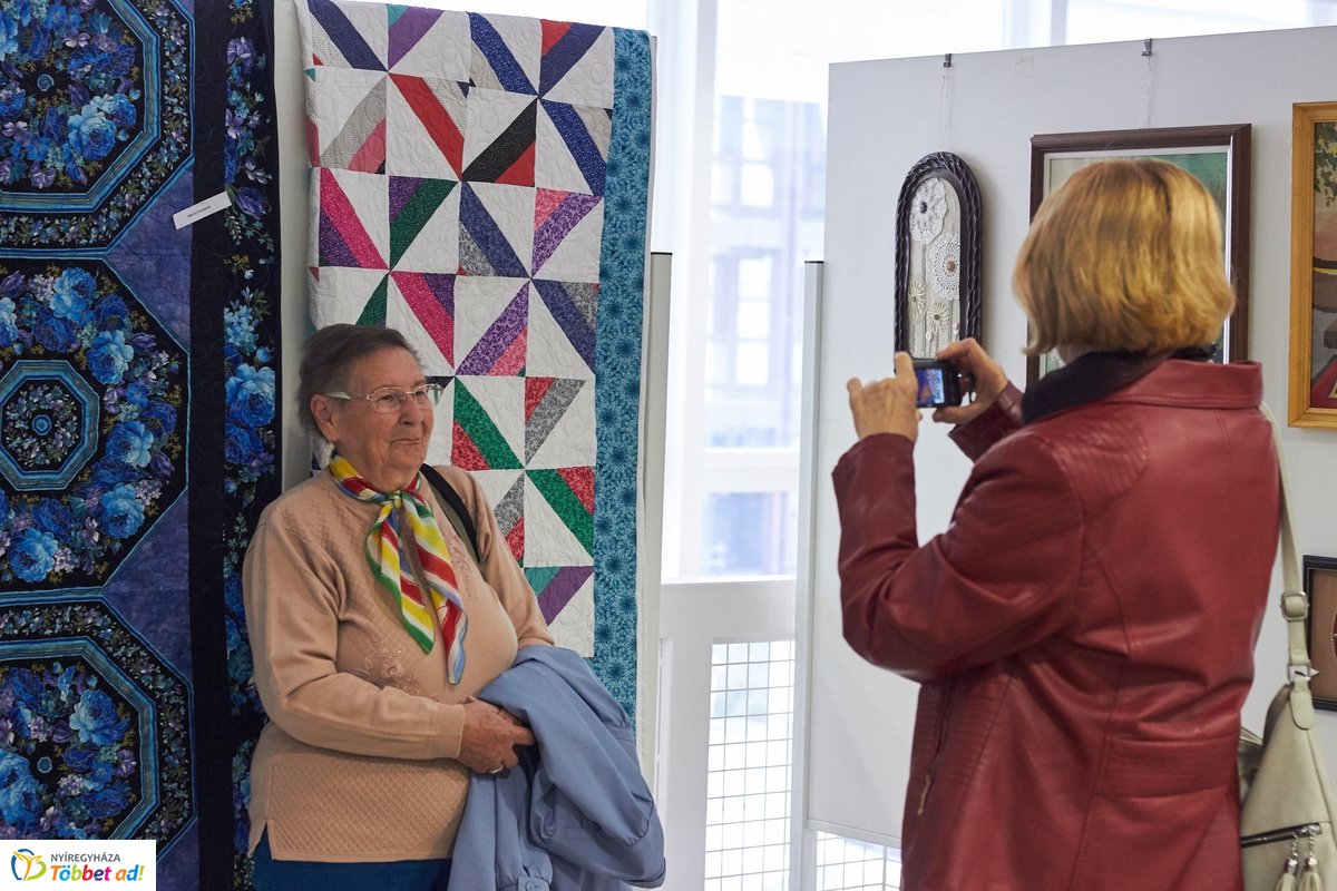 Kézimunka kiállítás a művelődési házban