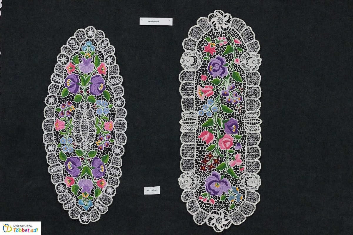 Kézimunka kiállítás a művelődési házban