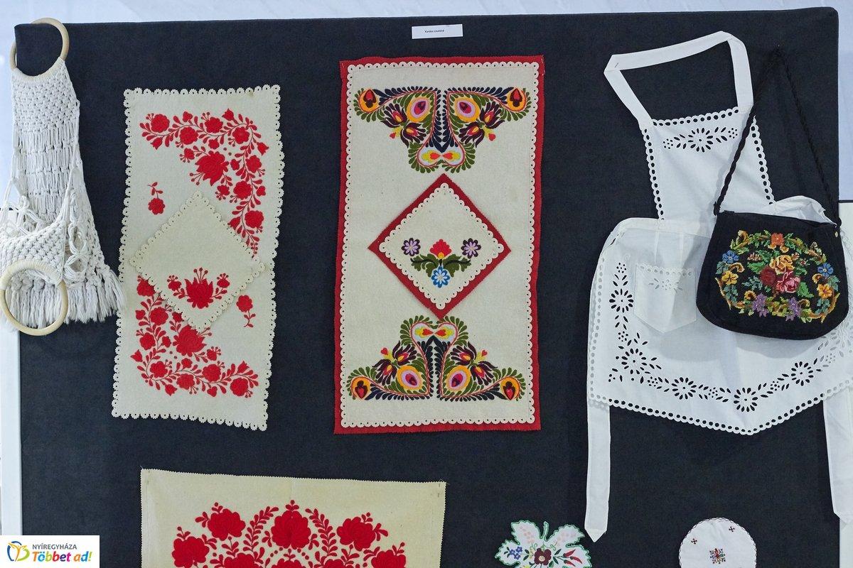 Kézimunka kiállítás a művelődési házban