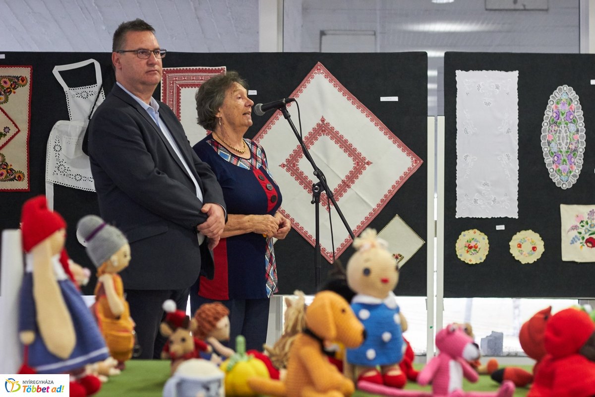 Kézimunka kiállítás a művelődési házban