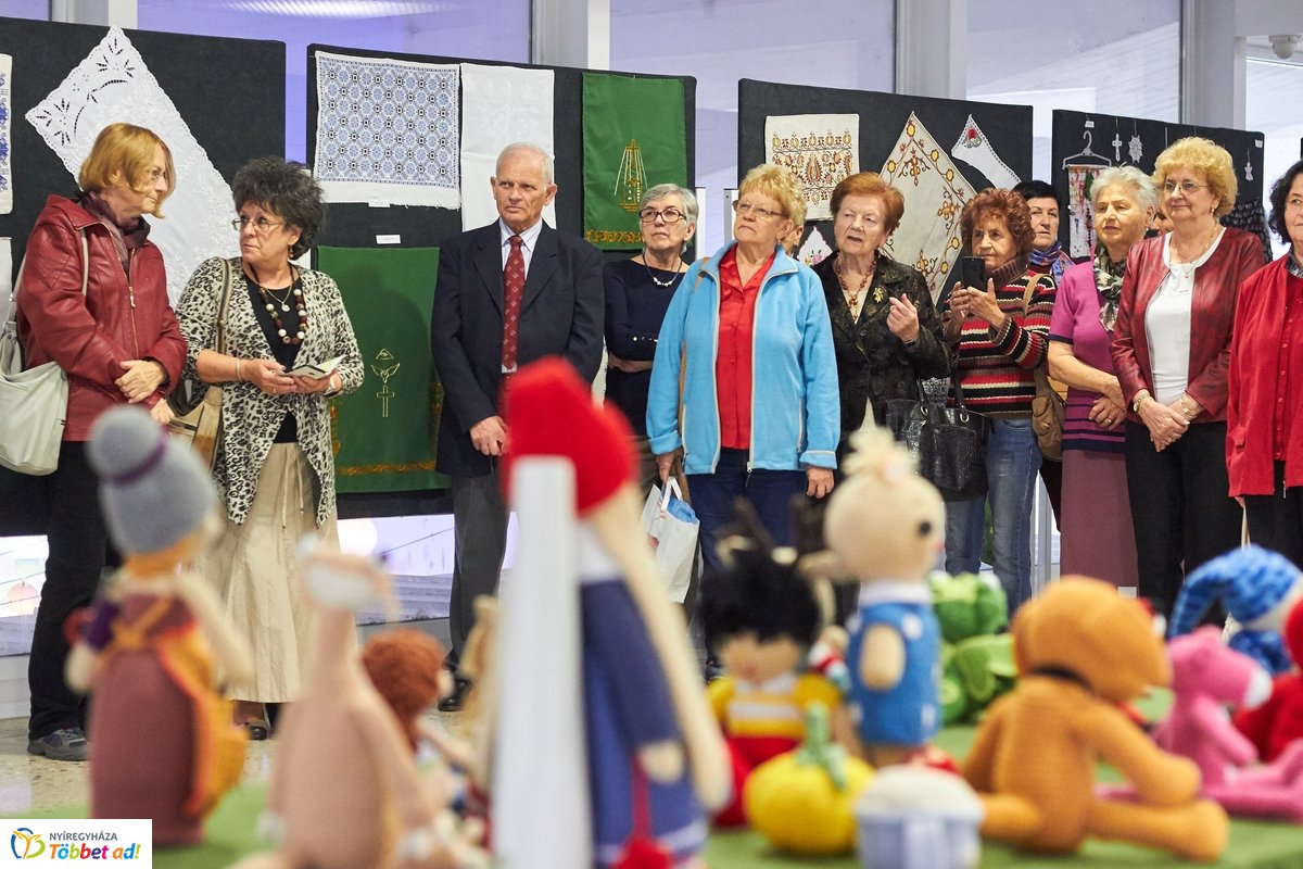 Kézimunka kiállítás a művelődési házban