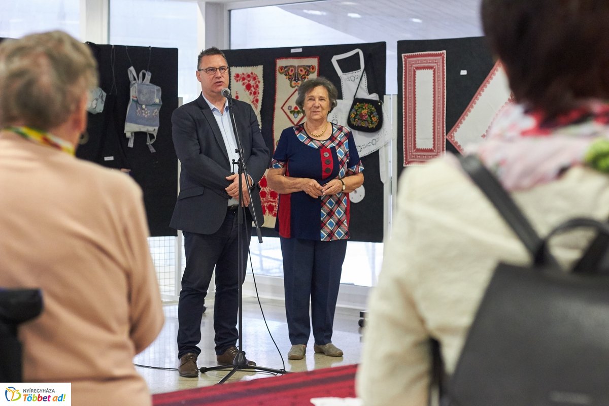 Kézimunka kiállítás a művelődési házban