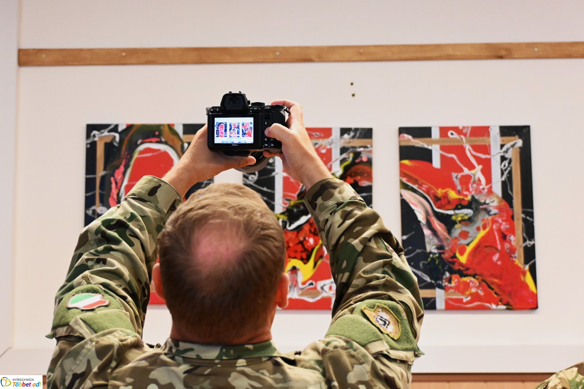 Kiállításmegnyitó a Damjanich laktanyában