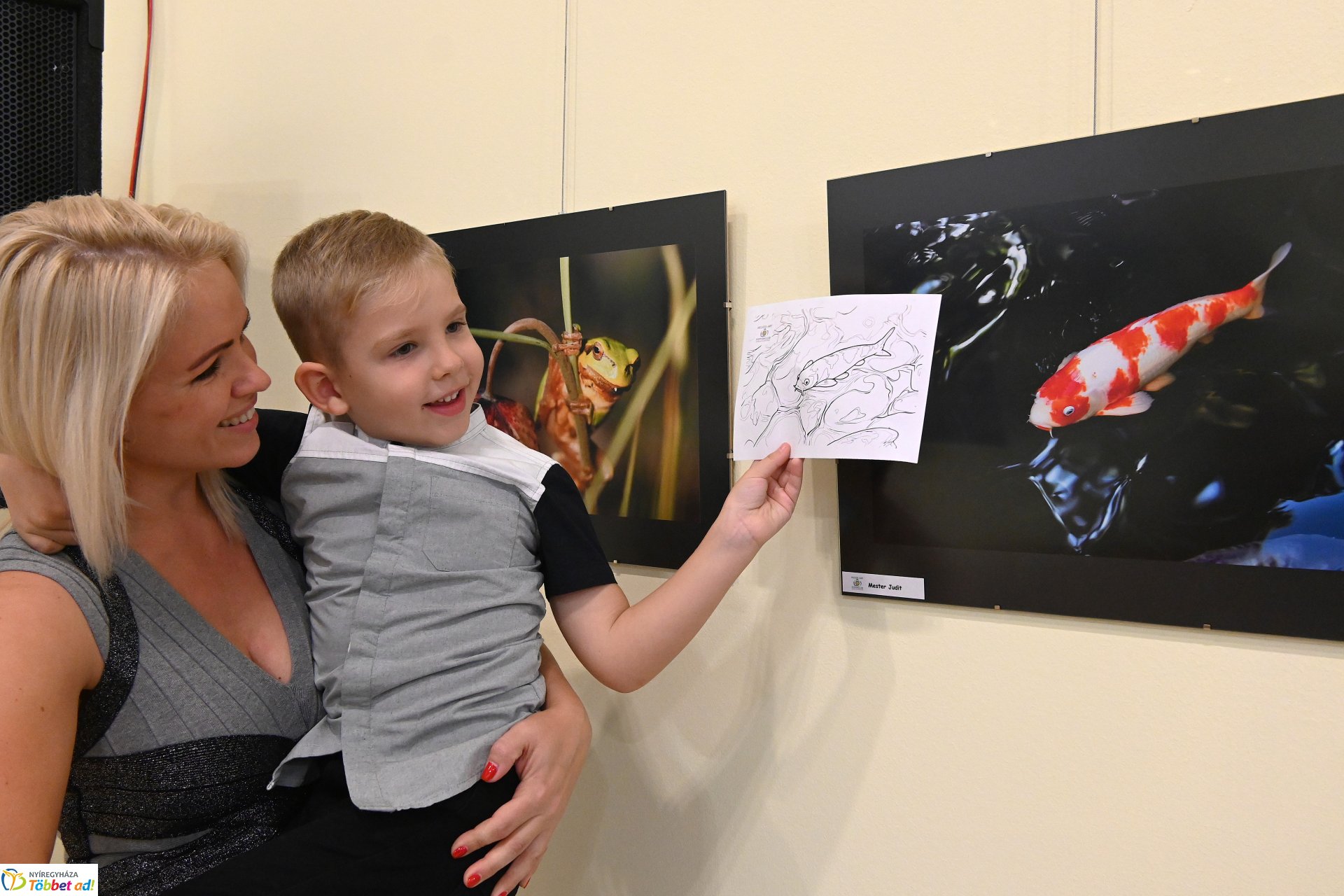 Kicsiknek és nagyobbaknak - a Helios Art Fotóklub kiállításának megnyitója