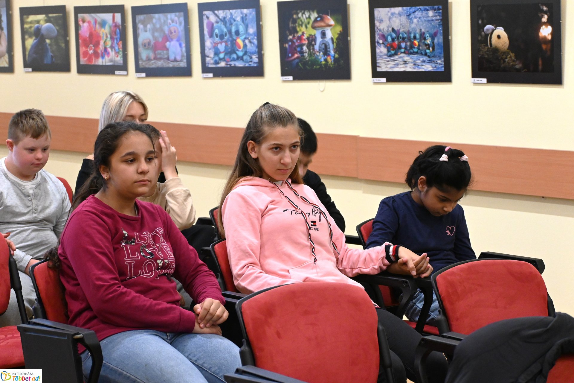 Kicsiknek és nagyobbaknak - a Helios Art Fotóklub kiállításának megnyitója